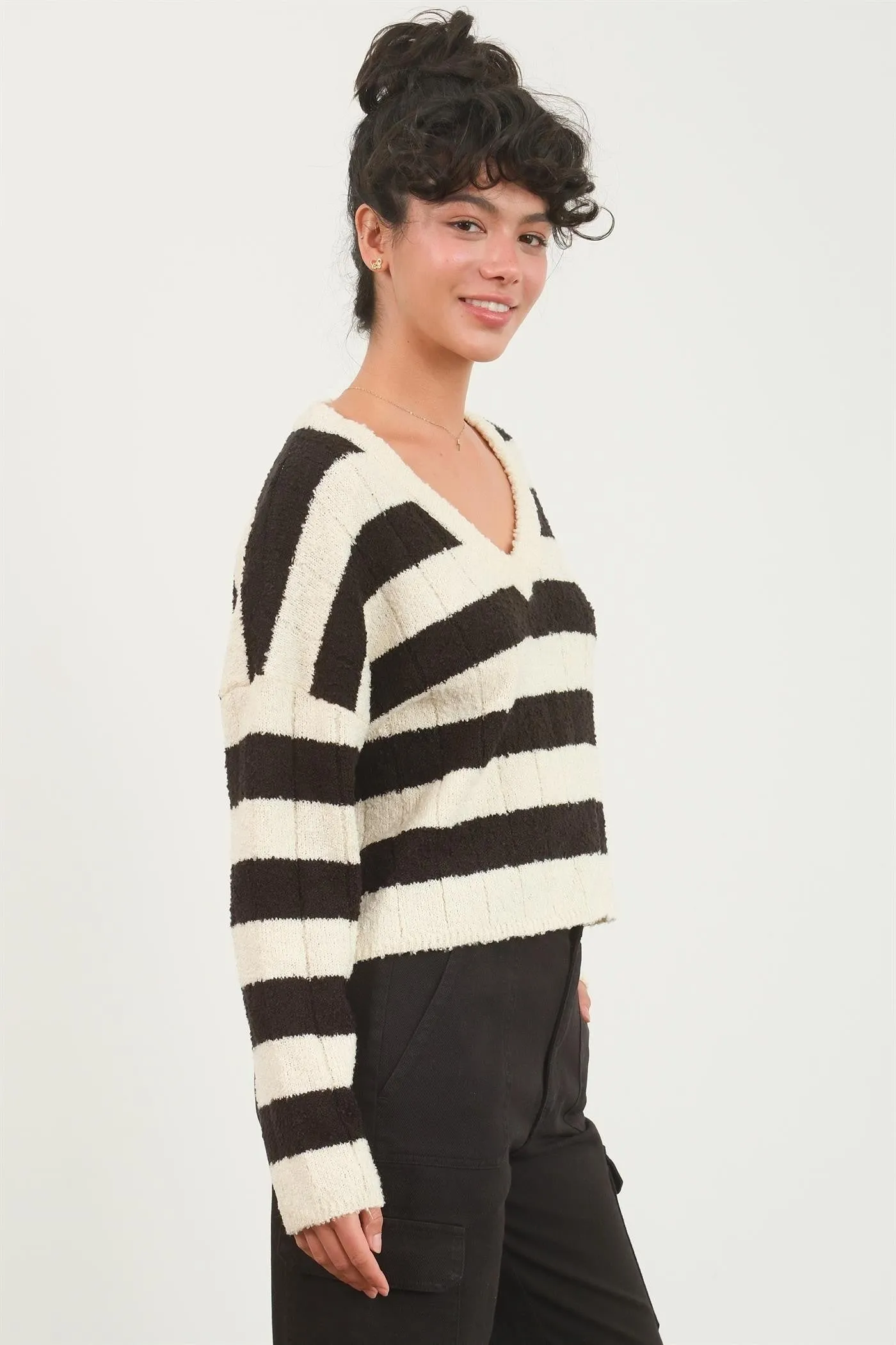 kesley Contrast Striped Cropped V-Neck Sweater